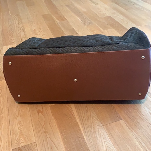 💥HOT BUY! ADRIENNE VITTADINI Quilted Nylon Duffle - Picture 8 of 11